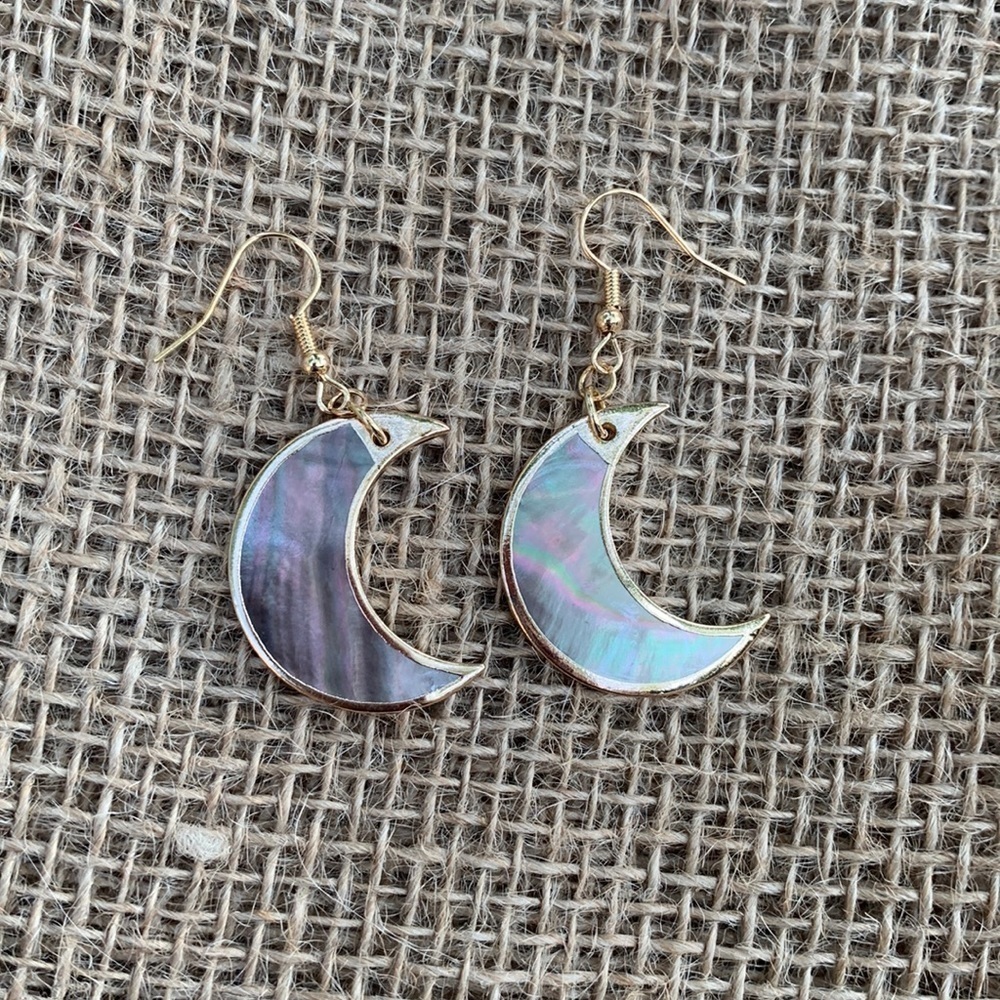 Nwt Handmade Shell Moon Earrings